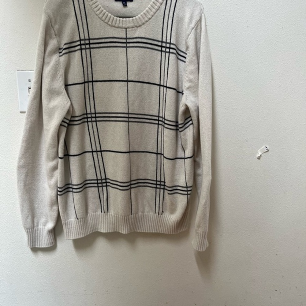 Croft & Barrow Men's Cream and Black Pullover sweater  !!